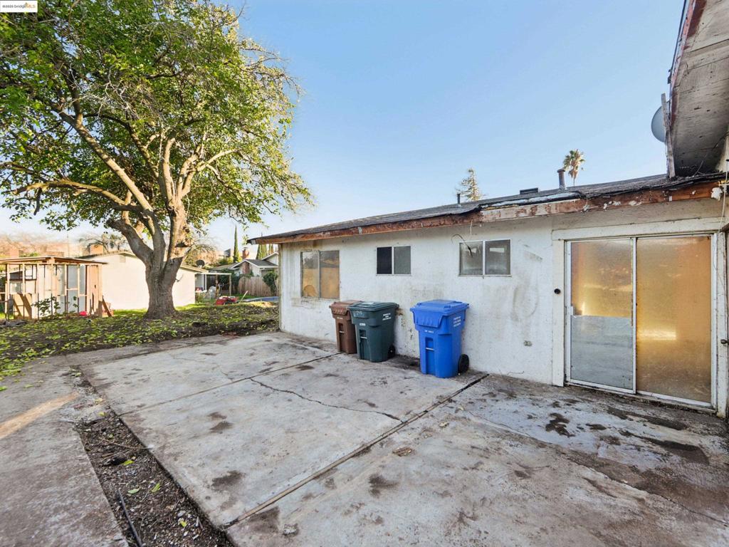 215 San Bernardino Ct