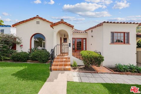 Photo of 822 Pine Street, Santa Monica, CA 90405 (MLS # 25583571) Photo of 822 Pine Street, Santa Monica, CA 90405 (MLS # 25583571)