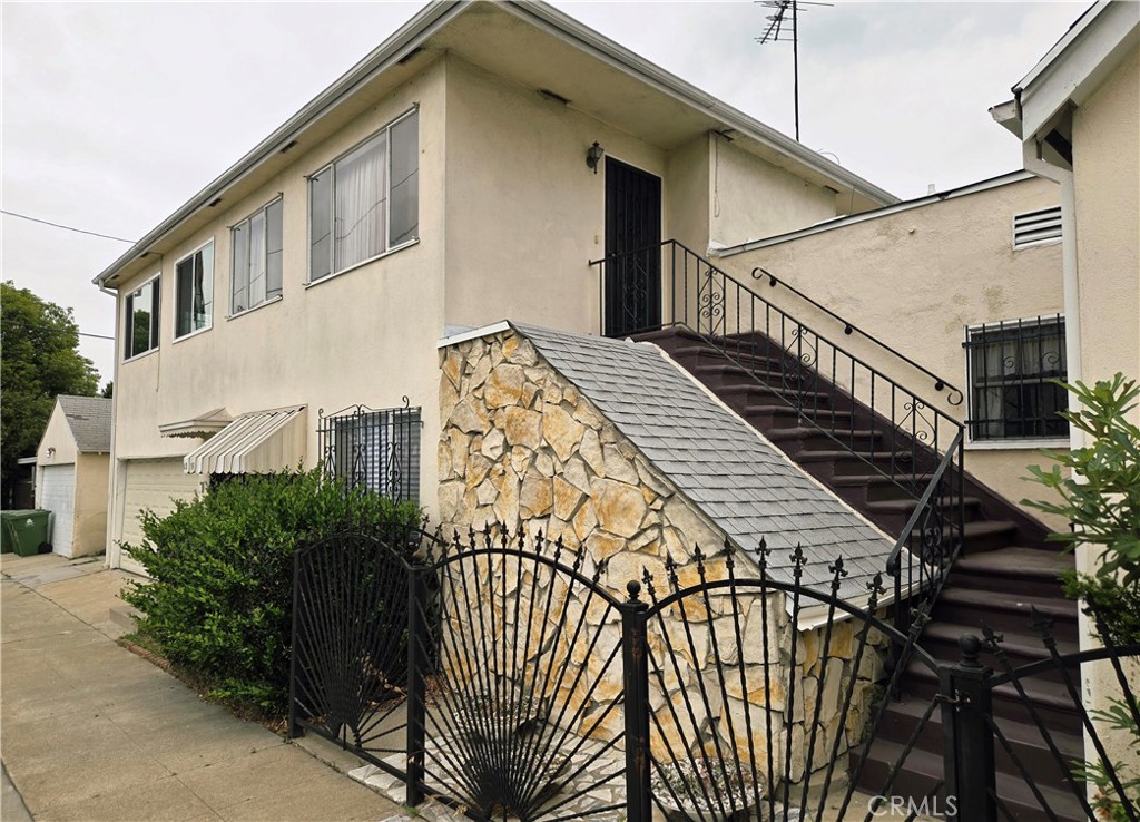 8216 S Van Ness Avenue