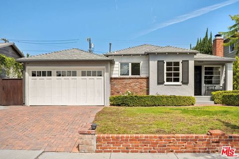 Photo of 11829 Pacific Avenue, Los Angeles, CA 90066 (MLS # 26787549)