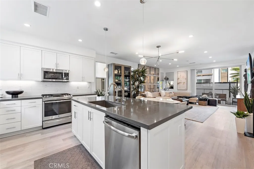 Irvine, California 92614, United States, 4 Bedrooms Bedrooms, ,4 BathroomsBathrooms,Residential,Active,201785