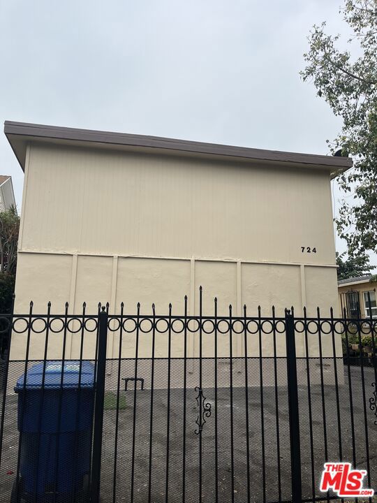 724 E 32nd Street