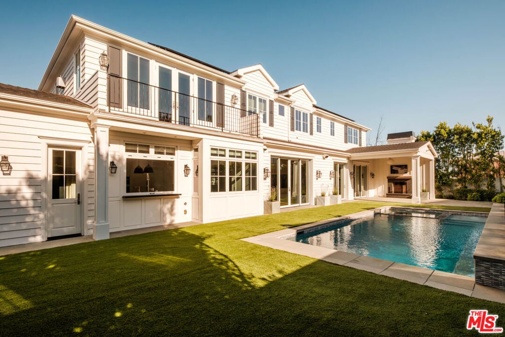 Photo of 557 Chapala Drive, Pacific Palisades, CA 90272 (MLS # 26998985)