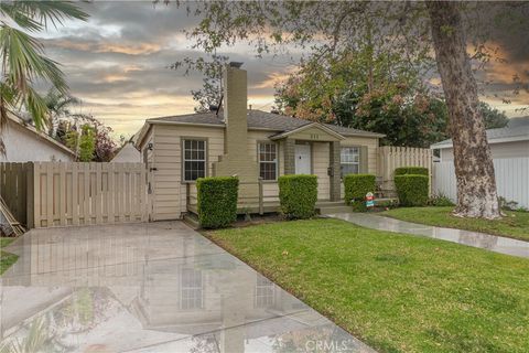 Photo of 211 S Keystone St, Burbank, CA 91506 (MLS # BB26029545)