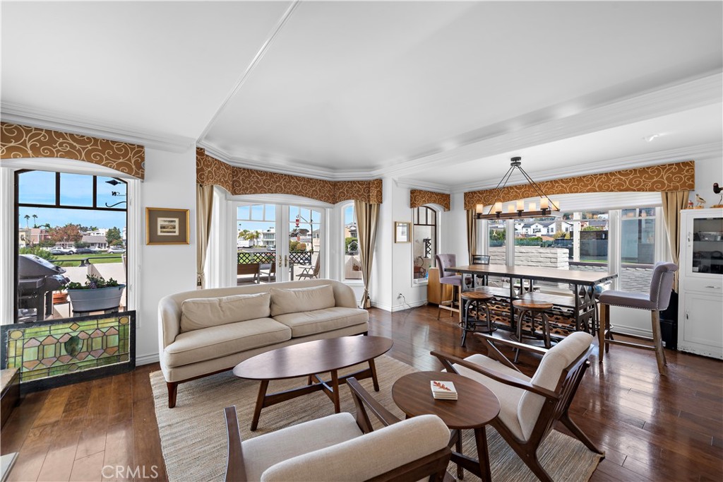 414 .5 Carnation Avenue Upper