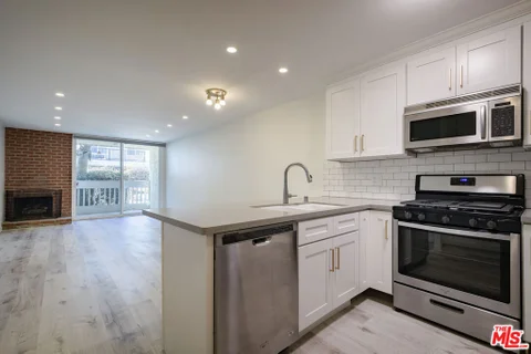 MLS: 26869485