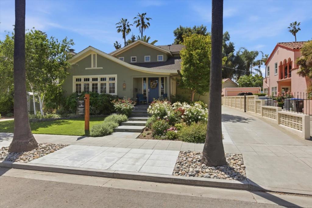 656 Palm Haven Avenue