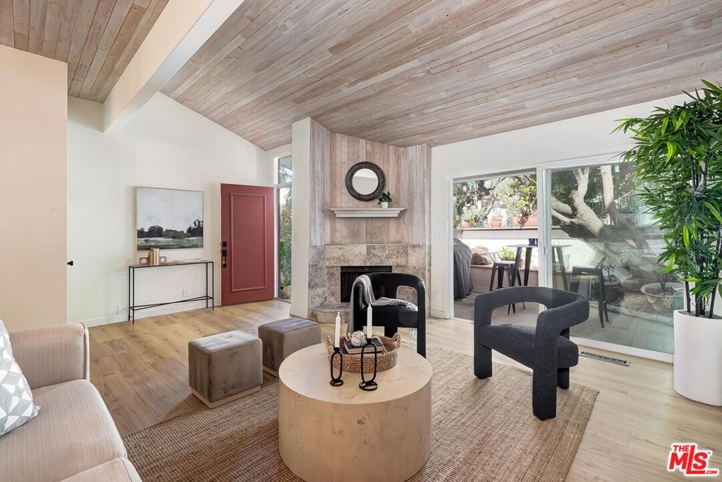 1534 Palisades Drive