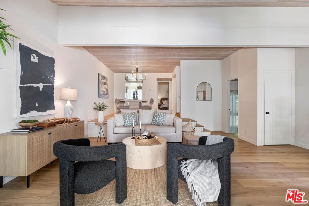 1534 Palisades Drive