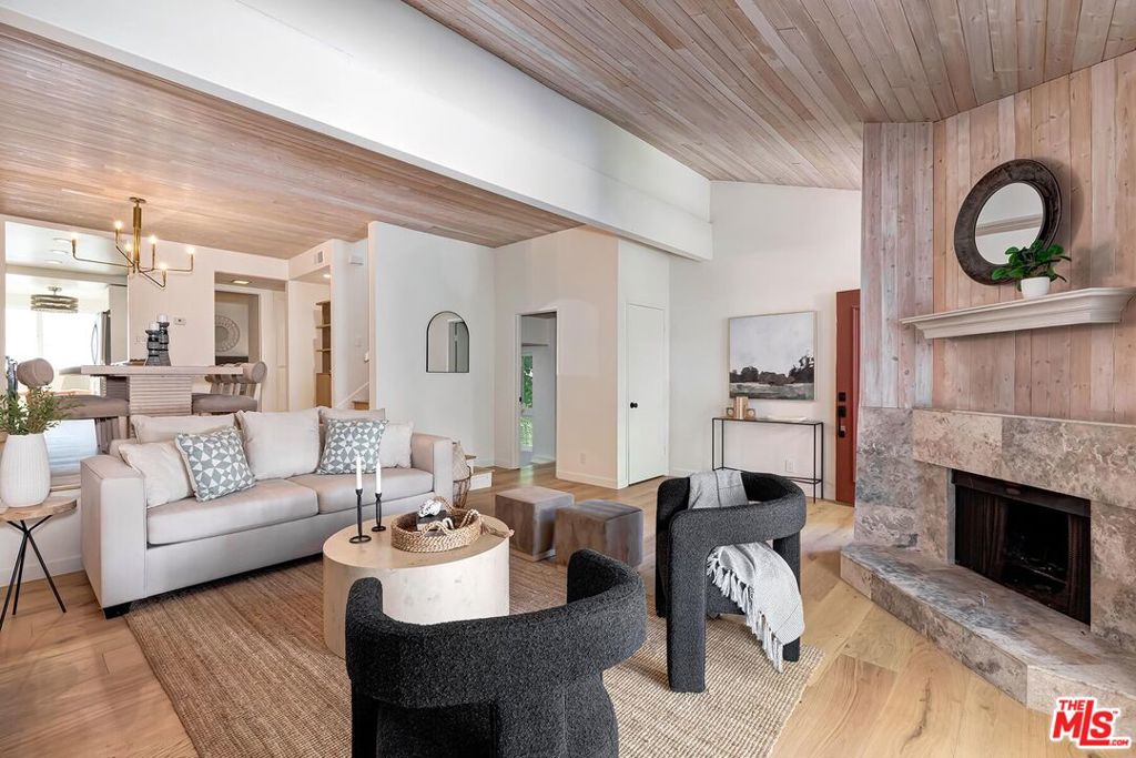 1534 Palisades Drive