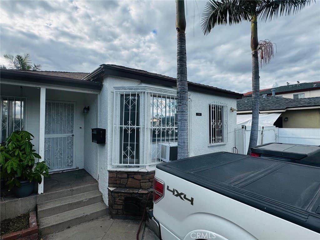 Photo of 737 Brady AVE, East Los Angeles, CA 90022 (MLS # DW26110445)