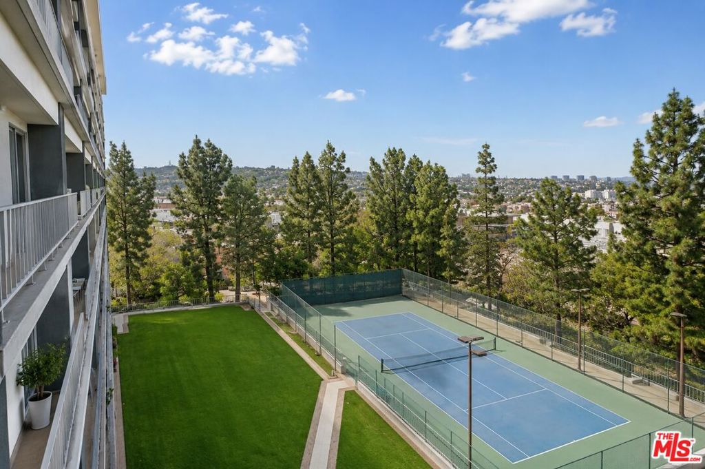 100 S Doheny Drive 519