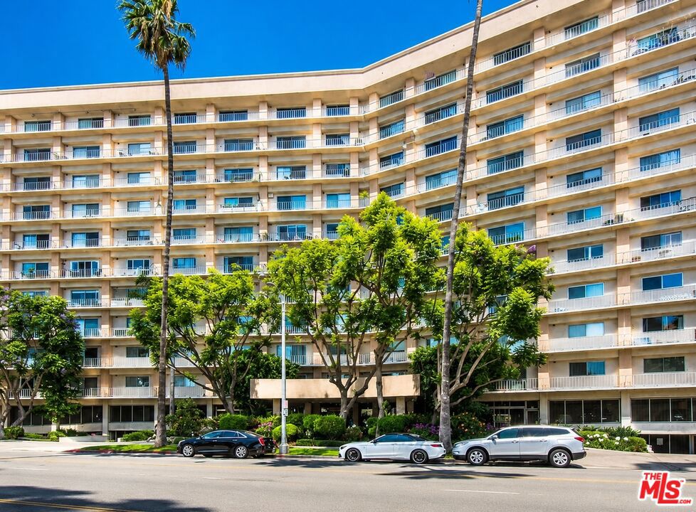 100 S Doheny Drive 519
