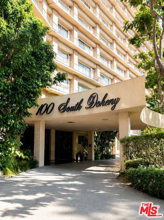 100 S Doheny Drive