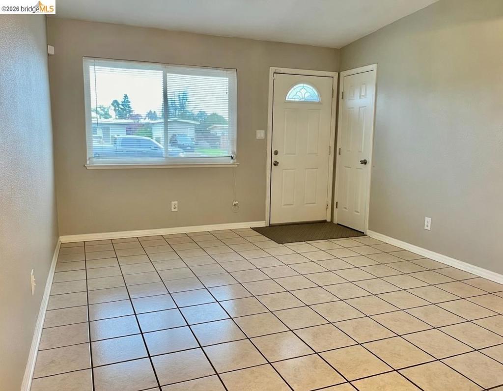 3839 3839 Moonbeam DR