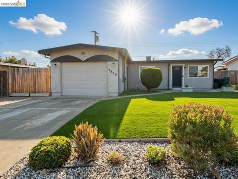 3839 3839 Moonbeam DR Sacramento CA 95827