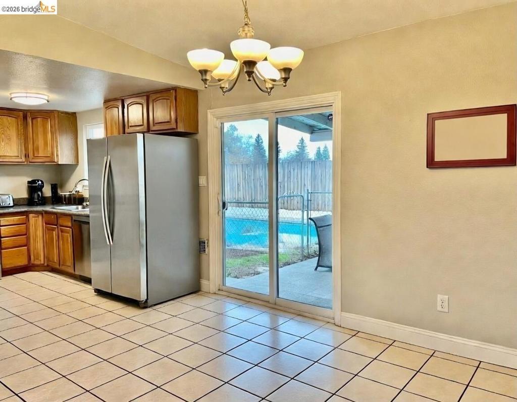 3839 3839 Moonbeam DR