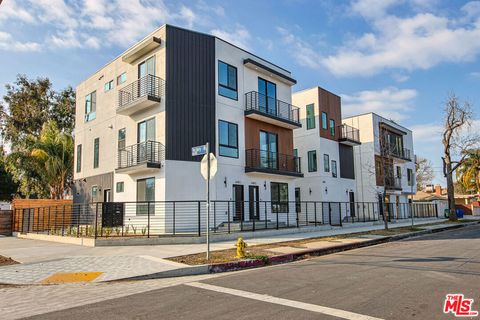 Photo of 6405 Odessa Avenue, Lake Balboa, CA 91406 (MLS # 26775567)