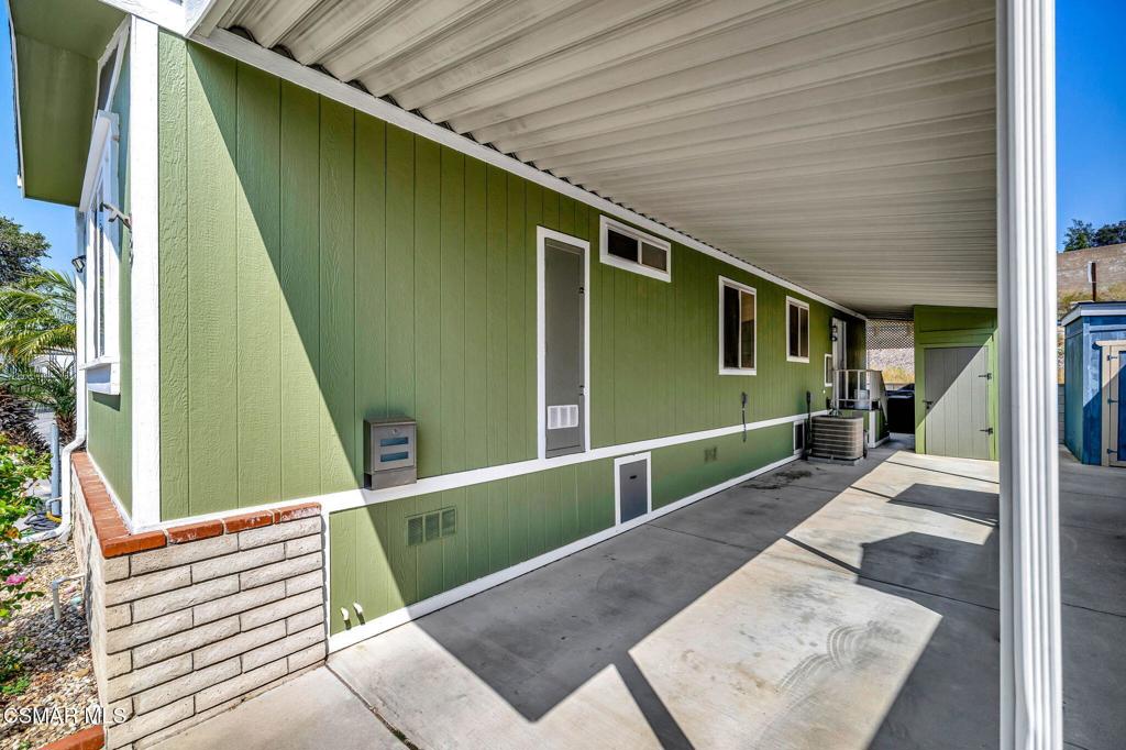 11401 Topanga Canyon Boulevard 8