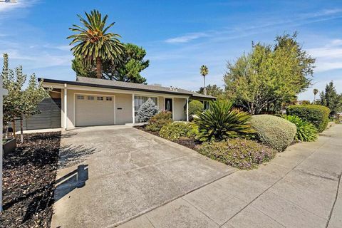 Photo of 1370 Daisy Ln Ln, Livermore, CA 94551 (MLS # 41107831)