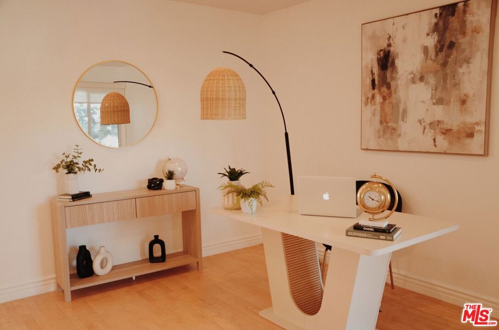 1328 Havenhurst Drive 202, West Hollywood CA 90046