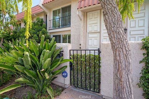 Photo of 6246 1/2 Shoup Avenue, Woodland Hills, CA 91367 (MLS # SR25224869) Photo of 6246 1/2 Shoup Avenue, Woodland Hills, CA 91367 (MLS # SR25224869)