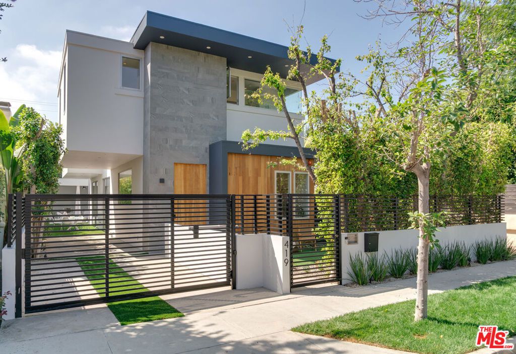 Photo of 419 Westbourne Drive, West Hollywood, CA 90048 (MLS # 25599303)