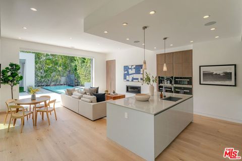 Photo of 419 Westbourne Drive, West Hollywood, CA 90048 (MLS # 25599303) Photo of 419 Westbourne Drive, West Hollywood, CA 90048 (MLS # 25599303)