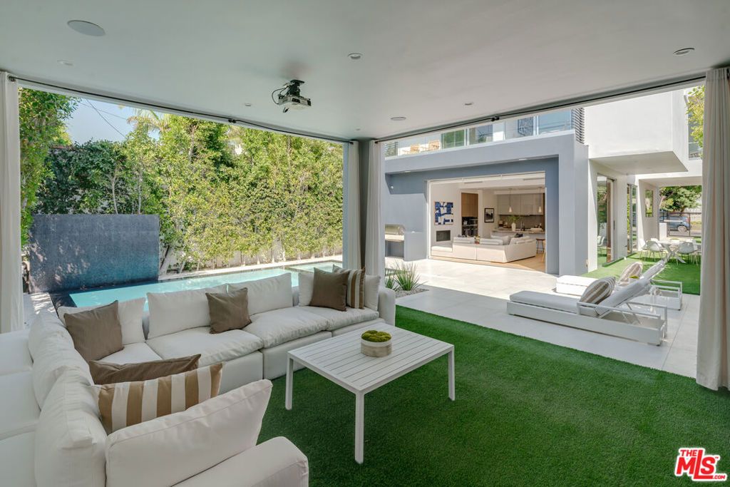 Photo of 419 Westbourne Drive, West Hollywood, CA 90048 (MLS # 25599303)