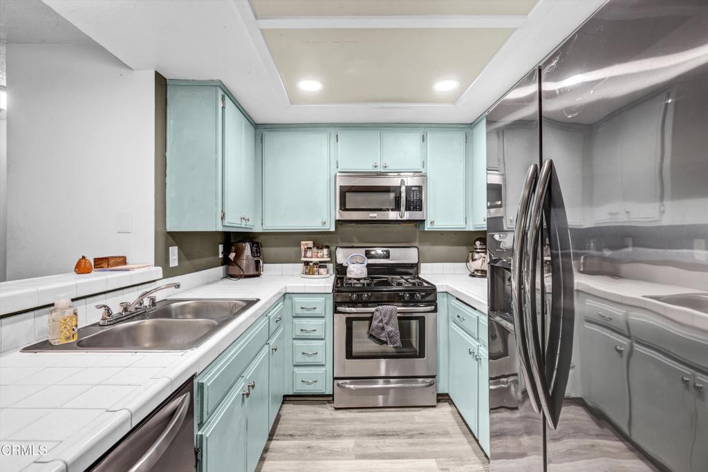 15511 Sherman Way 32