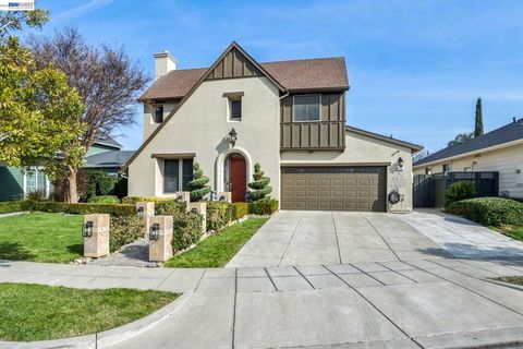 Photo of 1322 COTTAGE GROVE COURT Ct, Tracy, CA 95377 (MLS # 41130328)