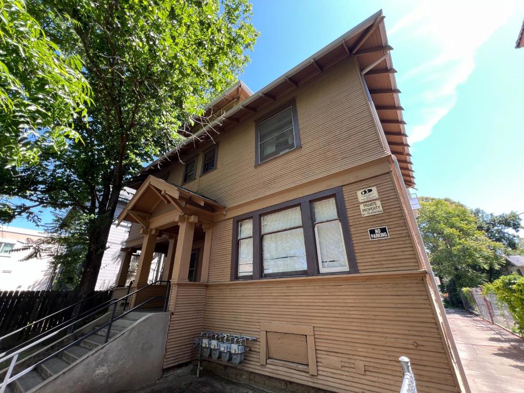 722 N San Joaquin Street