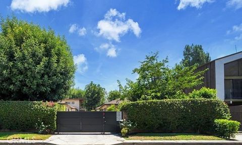 Photo of 4266 Troost, Studio City, CA 91604 (MLS # SR26047627)