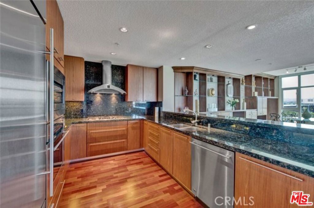 3141 Michelson Drive 906