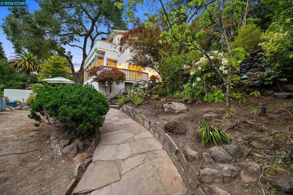 112 Camino Sobrante