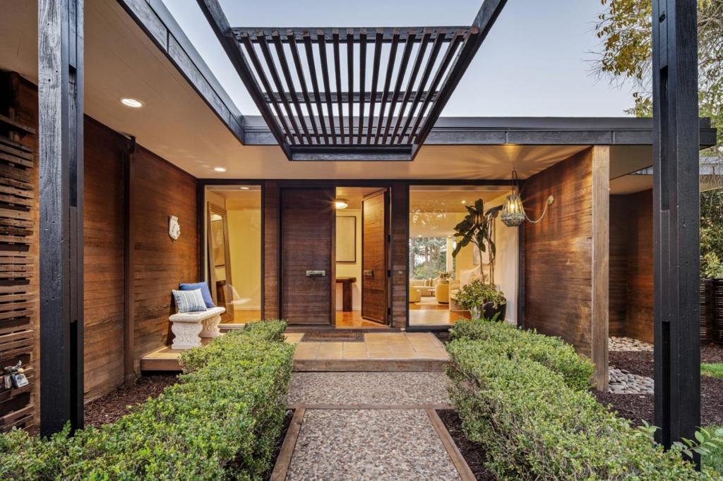 160 Crest Road