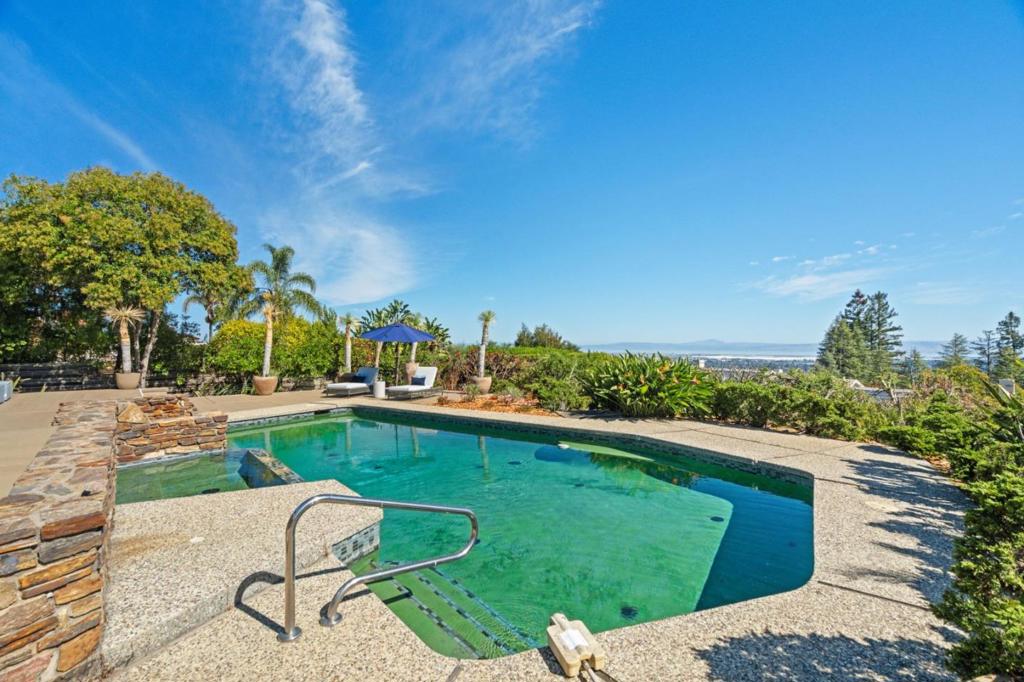 160 Crest Road