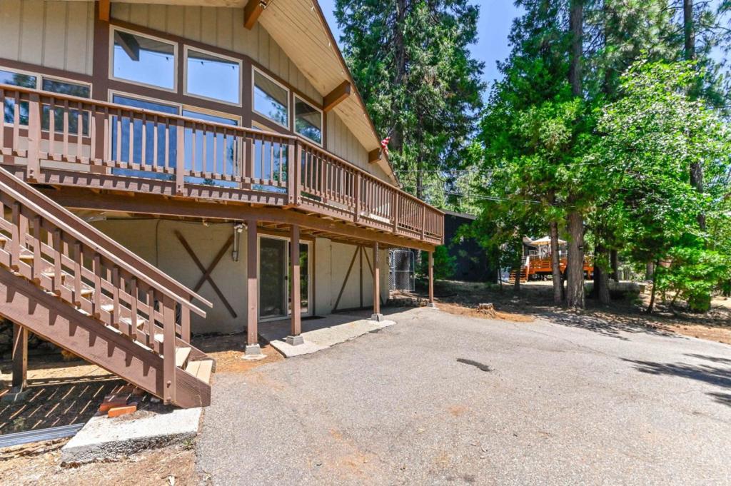 2320 Mustang Road