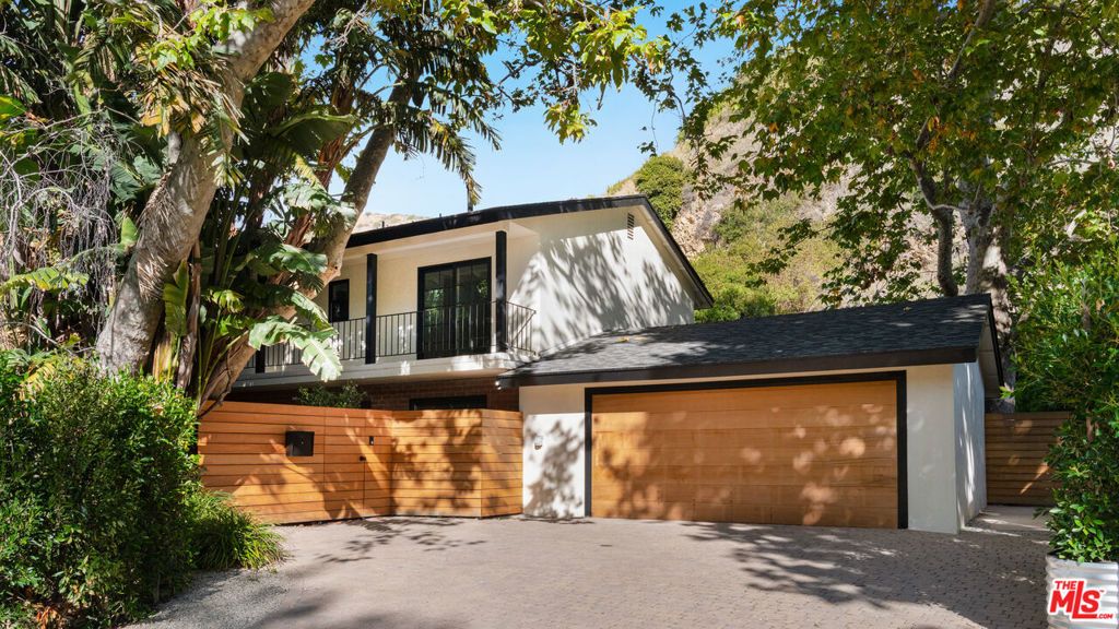Photo of 30601 Sicomoro Drive, Malibu, CA 90265 (MLS # 25628823)