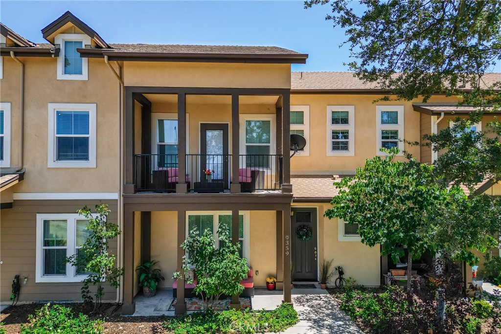 Welcome to 9359 Ranada Circle in the beautifully designed, gated Woodridge community of Atascadero. This spacious home offers an ideal blend of comfort, functionality, and access to nature. The open-concept main level features serene views of open space filled with scenic hiking trails. A rare, private courtyard, exclusive to only a handful of units, extends your living space outdoors, while a large walk-in pantry and guest-friendly half bath add everyday convenience. Upstairs, you'll find all three bedrooms, including a generously sized primary suite with a luxurious ensuite bath (featuring a separate soaking tub and shower), a walk-in closet, and a private balcony overlooking open space. A versatile loft above the primary bedroom makes the perfect spot for a home gym, office, nursery, or cozy reading room. The two guest bedrooms share a stylish Jack-and-Jill bath, and a dedicated laundry room makes life easier. The upstairs landing offers yet another flexible space, ideal for a play space, Peloton zone, or family work-from-home setup. HOA dues include exterior maintenance, beautiful landscaping, and private drive access. Located just around the corner from La Paloma Park and hiking trails, minutes to Santa Margarita and only 15 minutes to San Luis Obispo and Paso Robles and world-class wineries. Plus with Atascadero's revitalized downtown space, this is Central Coast living at its best!
INCREDIBLE BONUS TO BUYERS: SELLER WILLING TO PREPAY 1 YEAR OF HOA FEES. $340 PER MONTH SAVINGS!