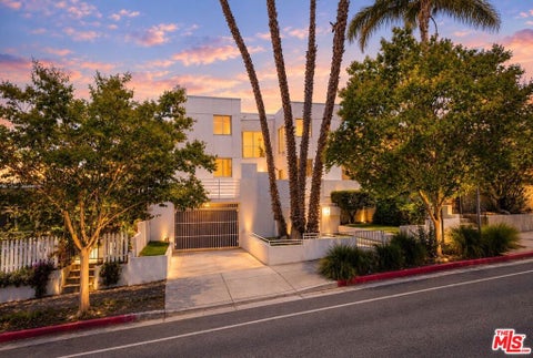 Photo of 1823 20th Street #103, Santa Monica, CA 90404 (MLS # 26999099)