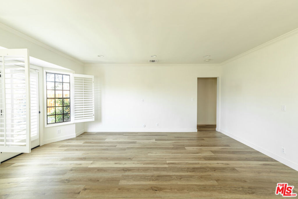 5222 N Whitsett Avenue