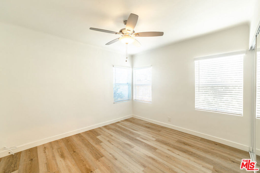 5222 N Whitsett Avenue