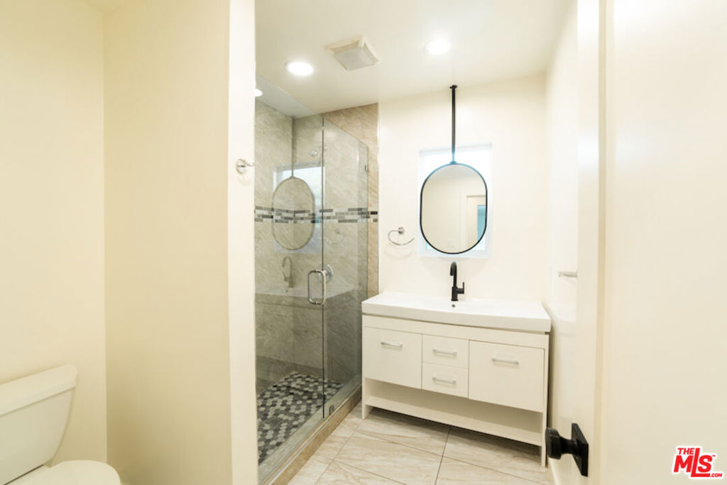 5222 N Whitsett Avenue