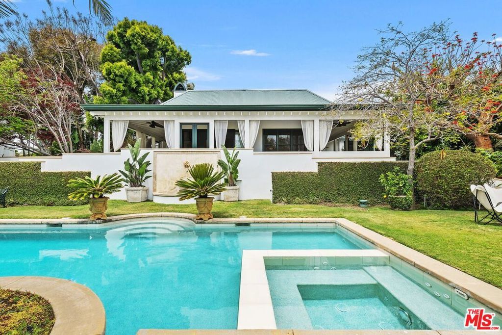 Photo of 26799 Sea Vista Drive, Malibu, CA 90265 (MLS # 25616753)