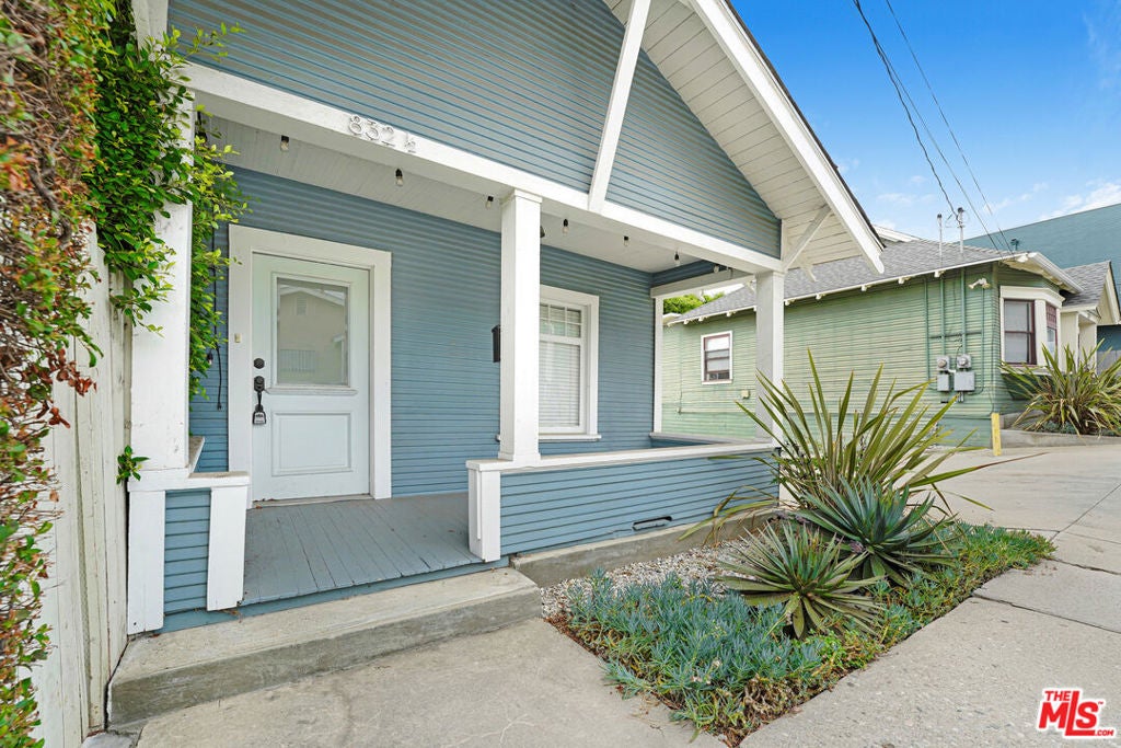 830 E Edgeware Road