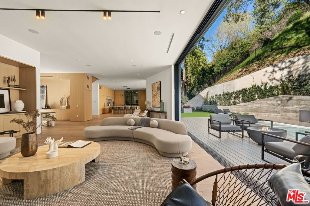 1508 Roscomare Road