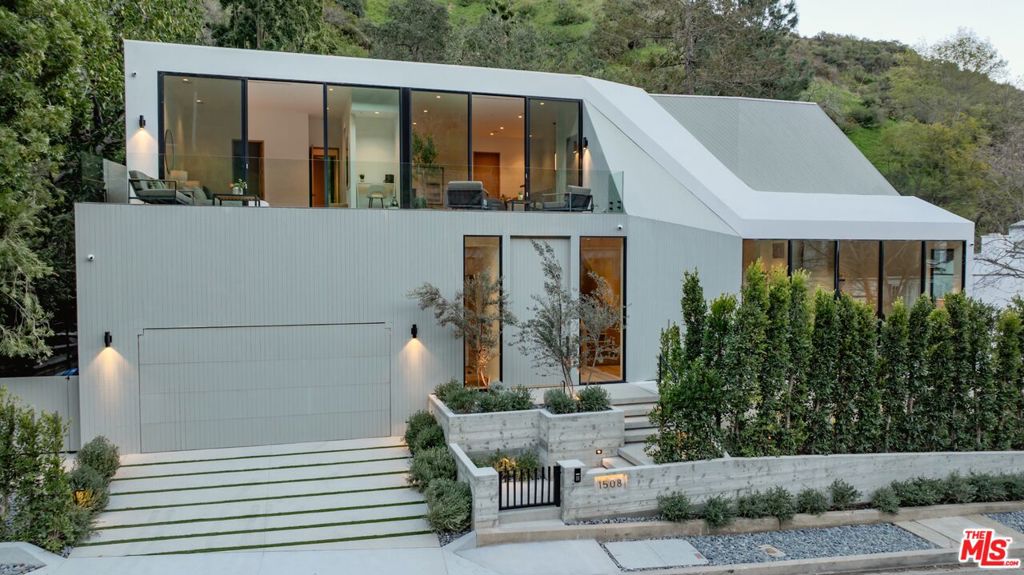 1508 Roscomare Road