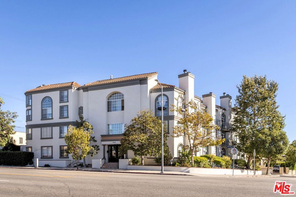 Photo of 5848 W Olympic Boulevard #102, Los Angeles, CA 90036 (MLS # 25608749)