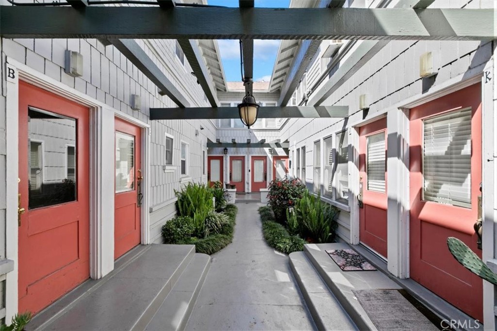 625 E Broadway